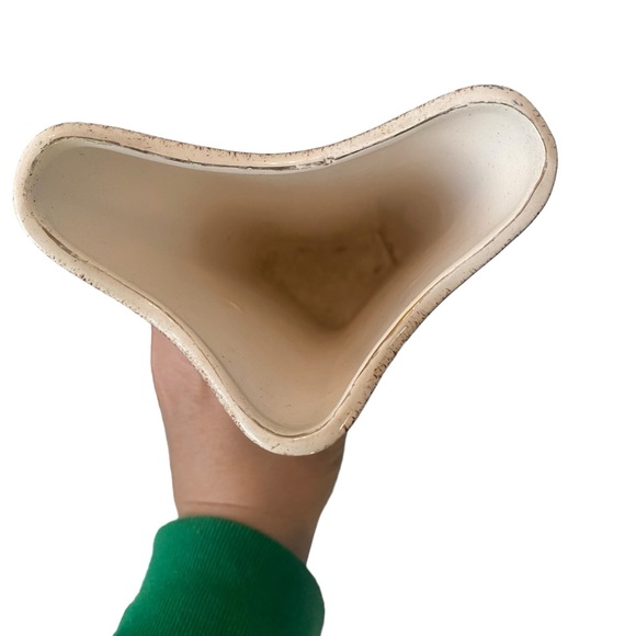 Vintage MCM brown speckled floral triangle shaped vase - Picture 2 of 4